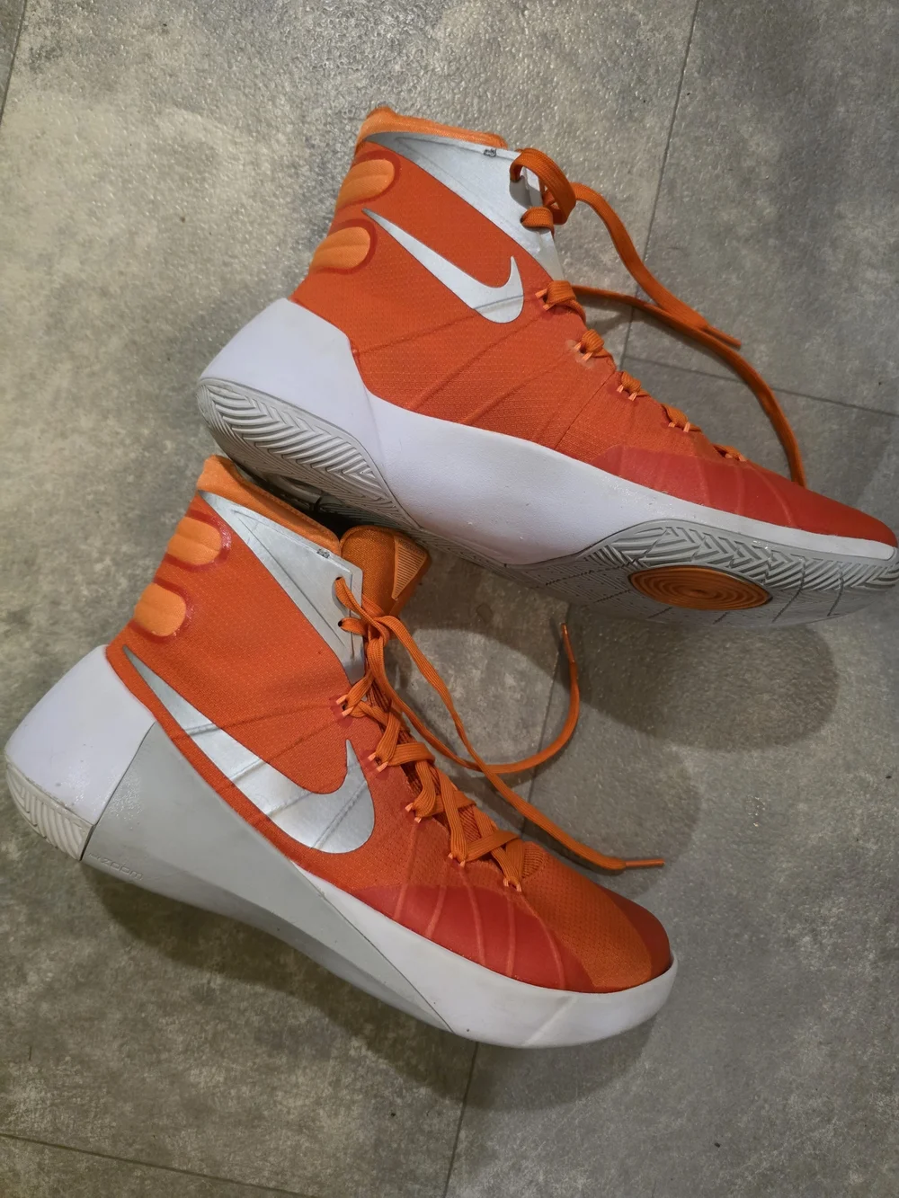 Nike Men’s Zoom 2015 Hyperdunk High Top Sneakers Blaze Orange 10.5